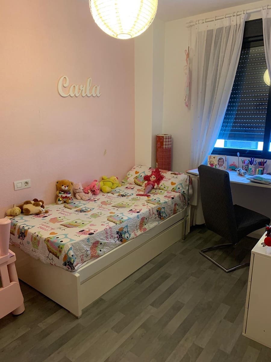 2 bedroom Flat for rent in Oliva - € 850 (Ref: 9818383)