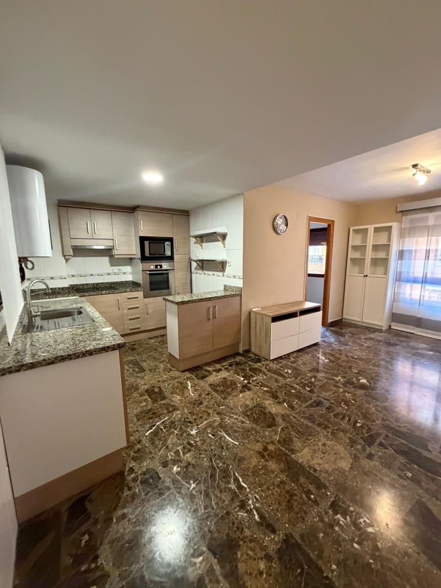 2 bedroom Flat for rent in Oliva with garage - € 800 (Ref: 9839460)