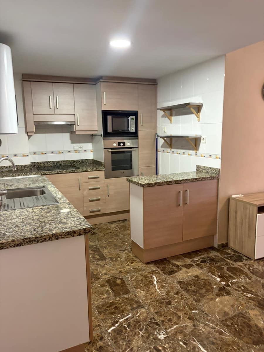 2 bedroom Flat for rent in Oliva with garage - € 800 (Ref: 9839460)