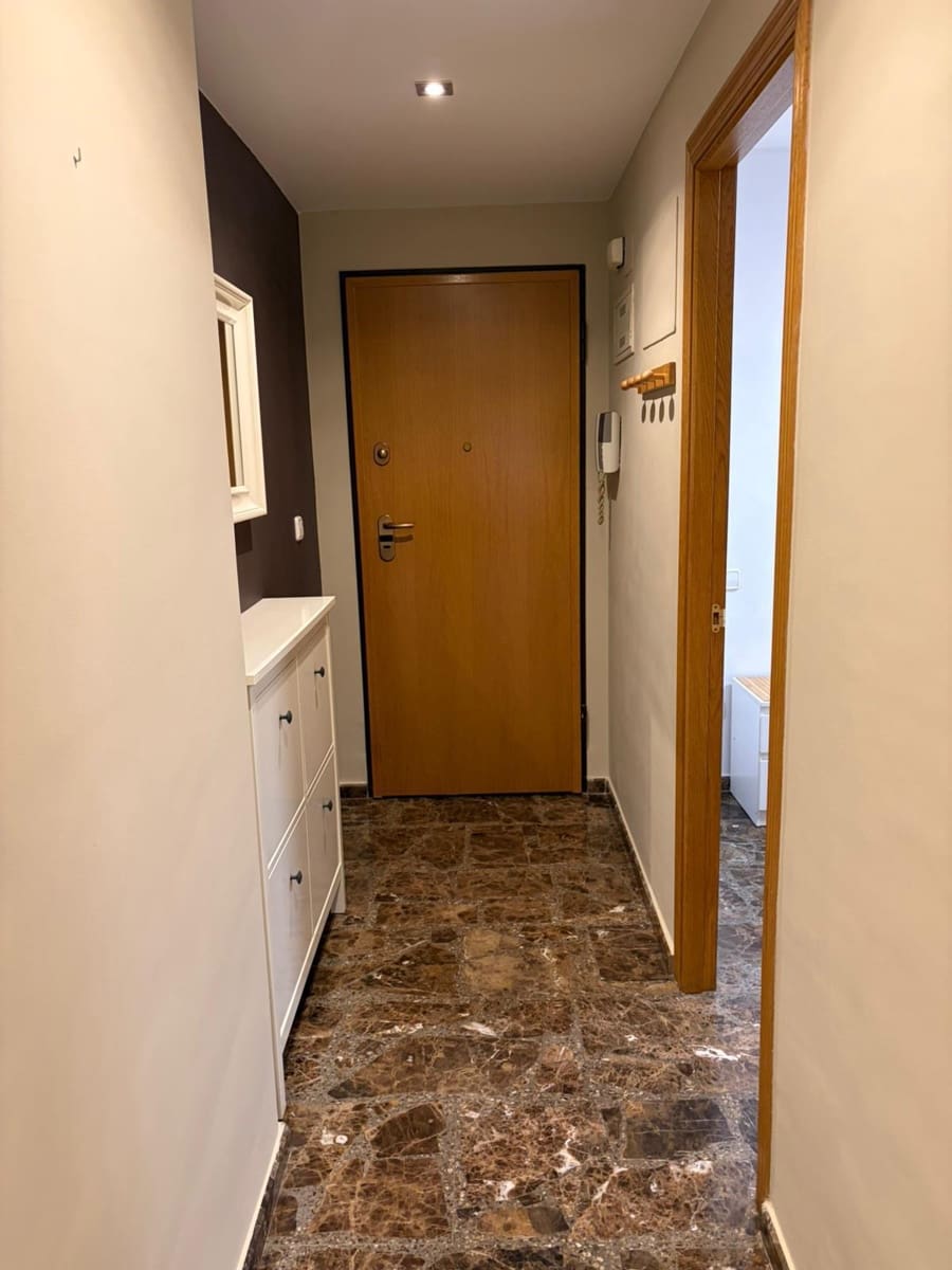 2 bedroom Flat for rent in Oliva with garage - € 800 (Ref: 9839460)