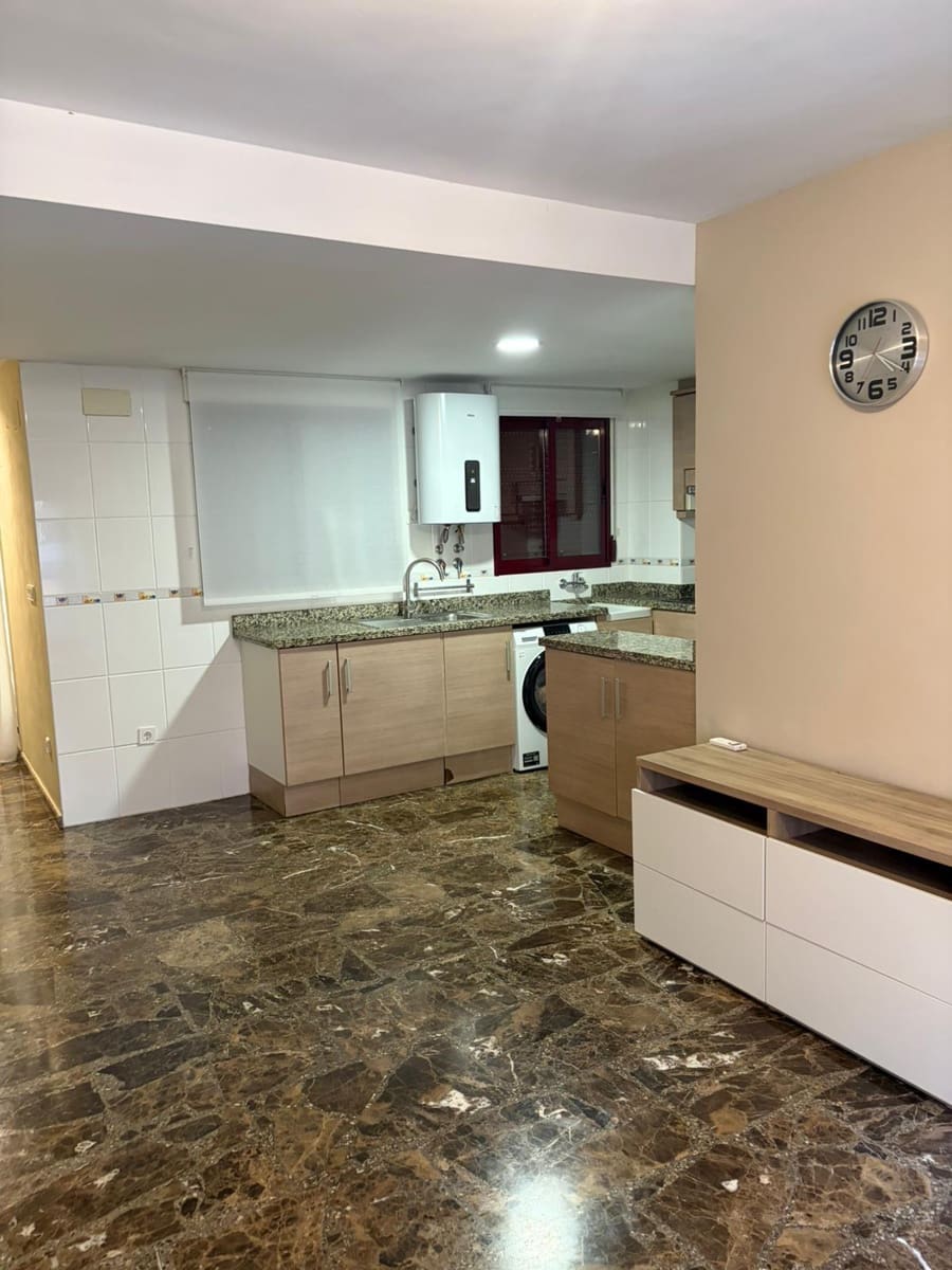 2 bedroom Flat for rent in Oliva with garage - € 800 (Ref: 9839460)