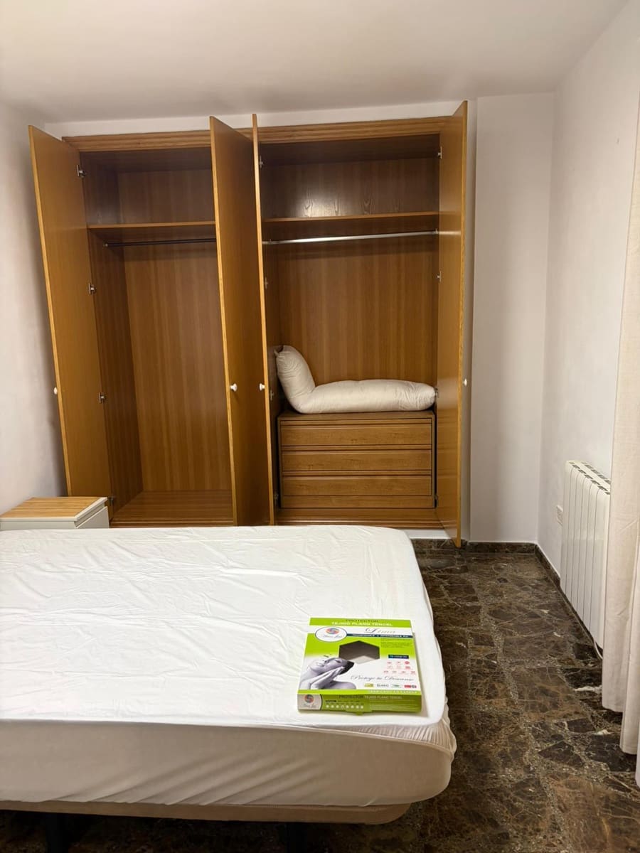 2 bedroom Flat for rent in Oliva with garage - € 800 (Ref: 9839460)