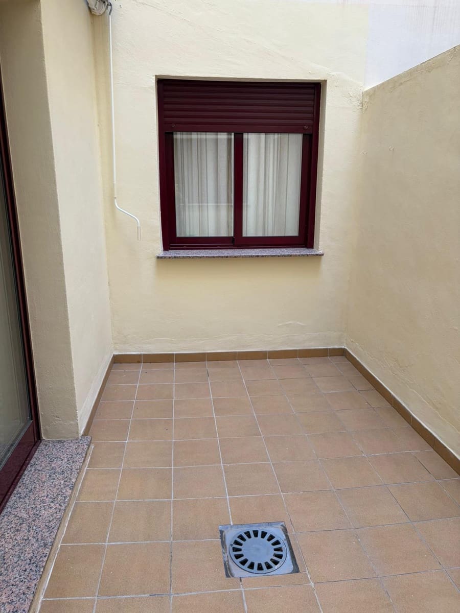 2 bedroom Flat for rent in Oliva with garage - € 800 (Ref: 9839460)