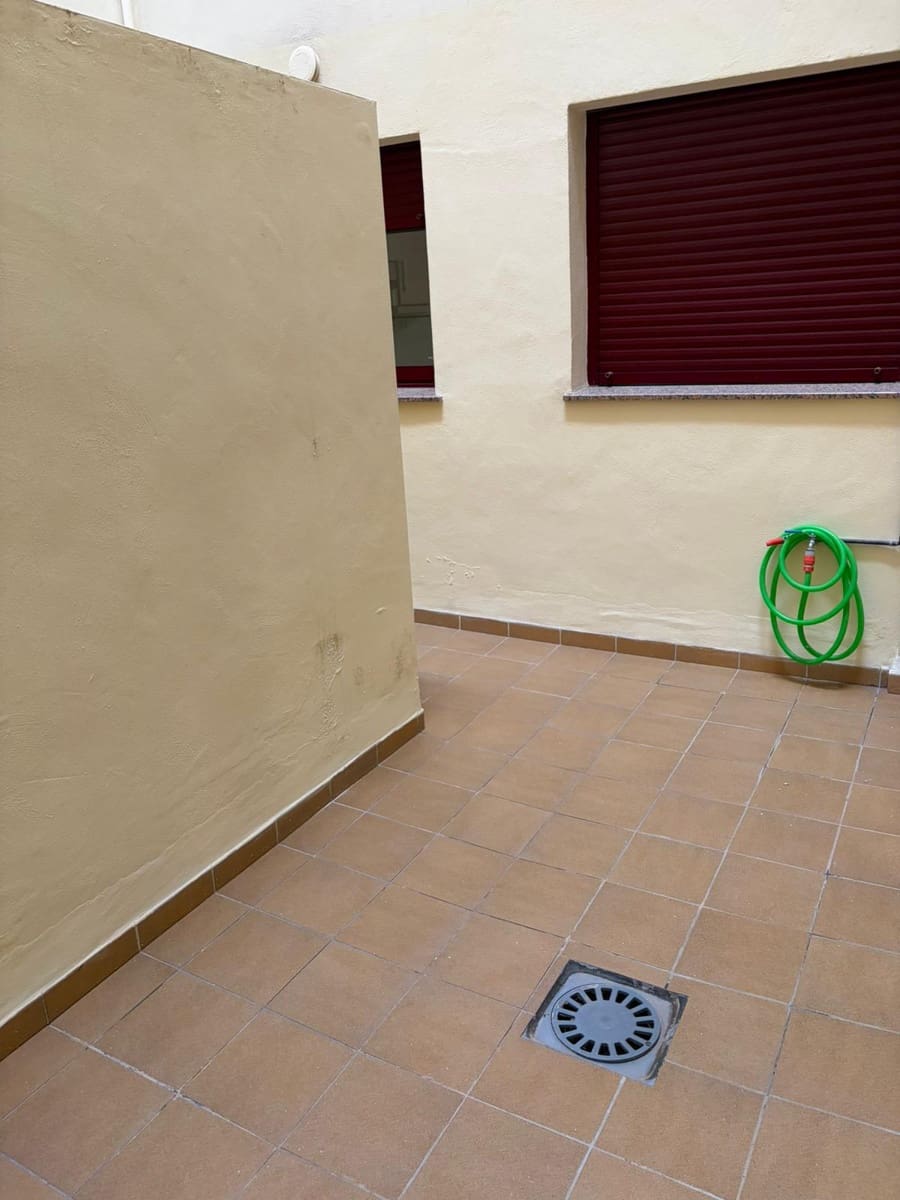 2 bedroom Flat for rent in Oliva with garage - € 800 (Ref: 9839460)
