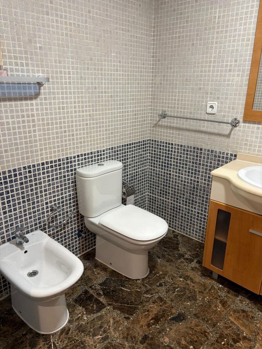 2 bedroom Flat for rent in Oliva with garage - € 800 (Ref: 9839460)