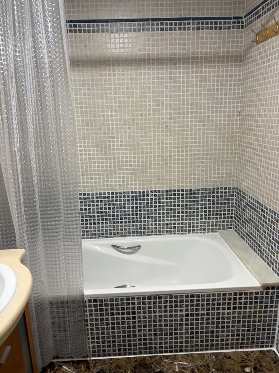 2 bedroom Flat for rent in Oliva with garage - € 800 (Ref: 9839460)