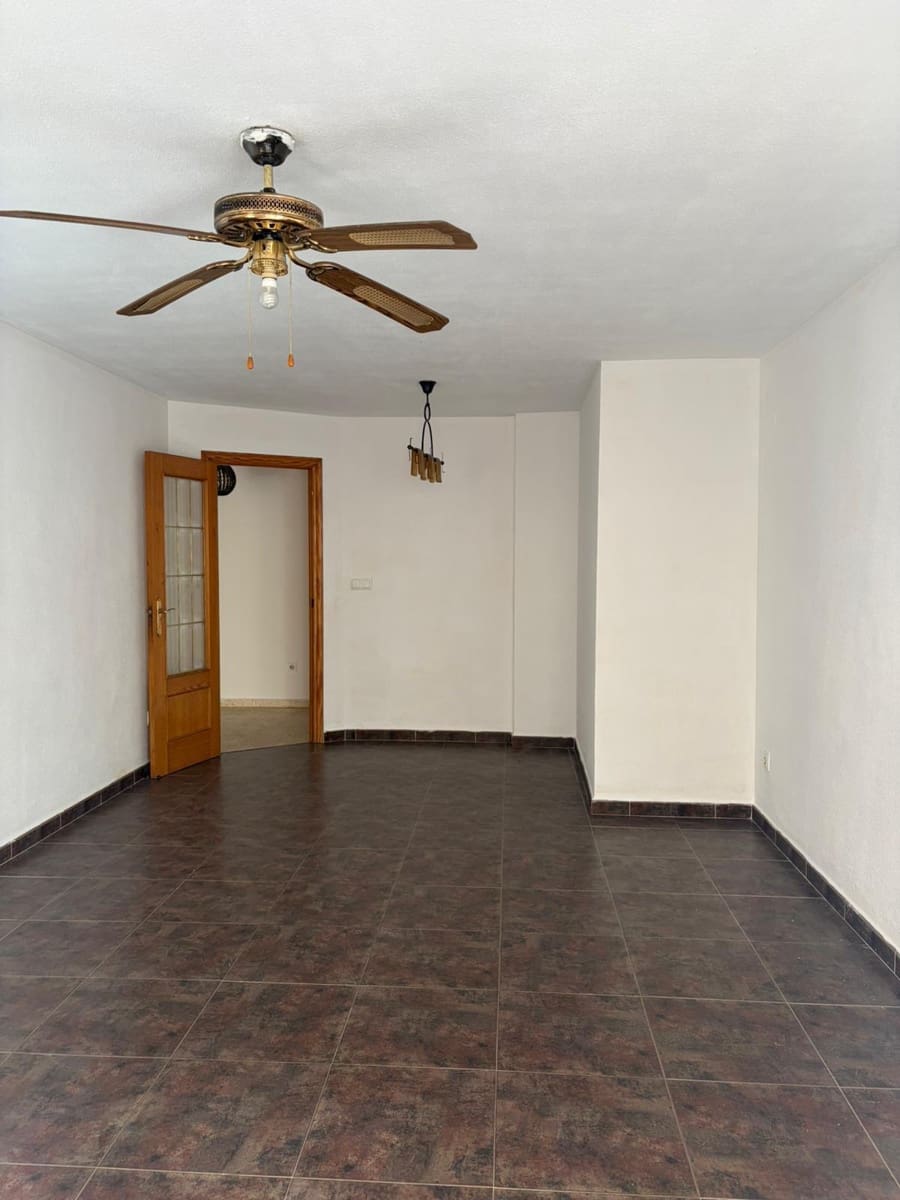 3 bedroom Flat for sale in Oliva - € 160,000 (Ref: 9839461)