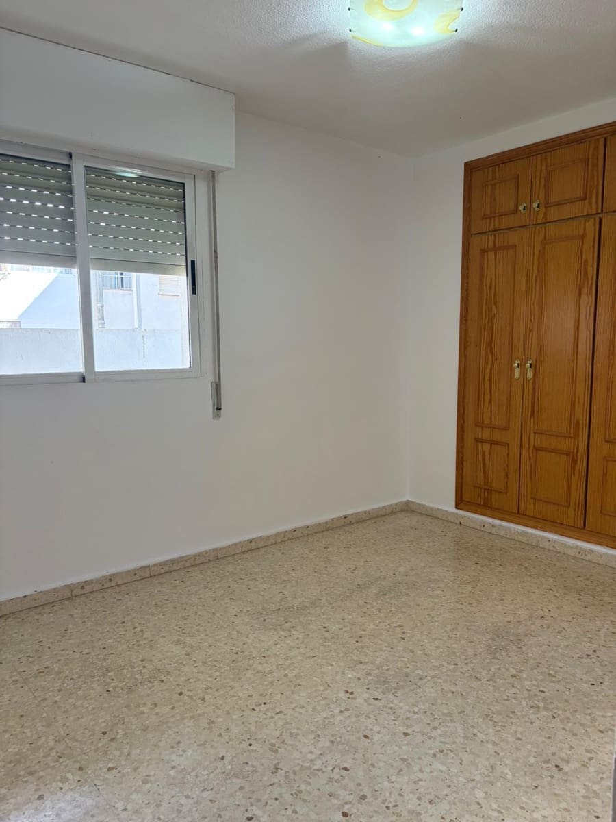 3 bedroom Flat for sale in Oliva - € 160,000 (Ref: 9839461)