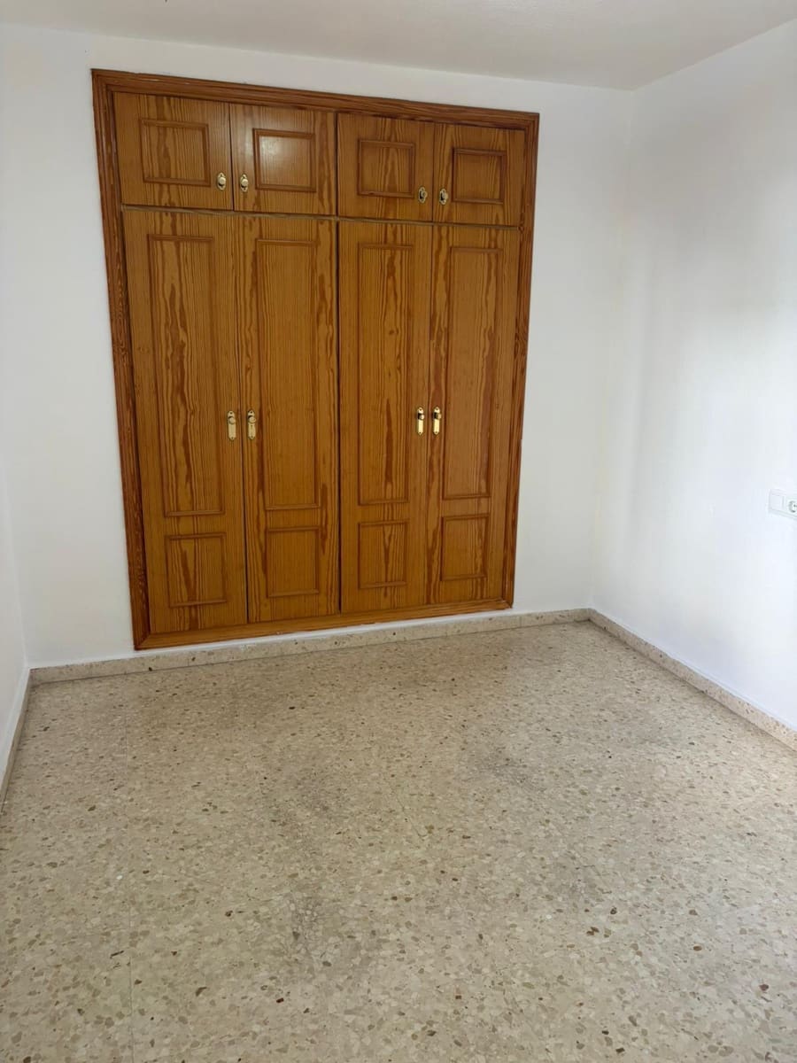 3 bedroom Flat for sale in Oliva - € 160,000 (Ref: 9839461)