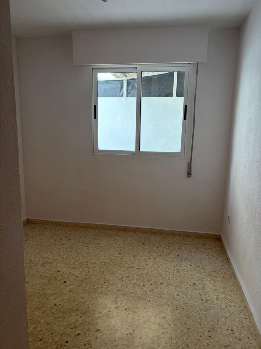 3 bedroom Flat for sale in Oliva - € 160,000 (Ref: 9839461)