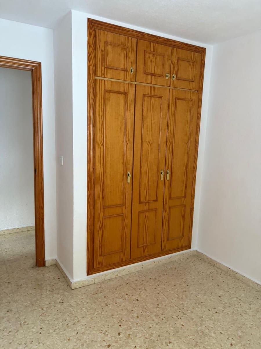 3 bedroom Flat for sale in Oliva - € 160,000 (Ref: 9839461)