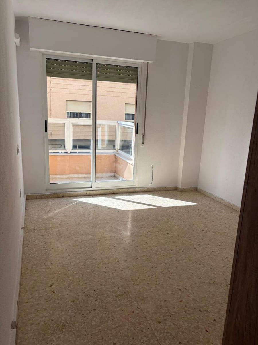 3 bedroom Flat for sale in Oliva - € 160,000 (Ref: 9839461)