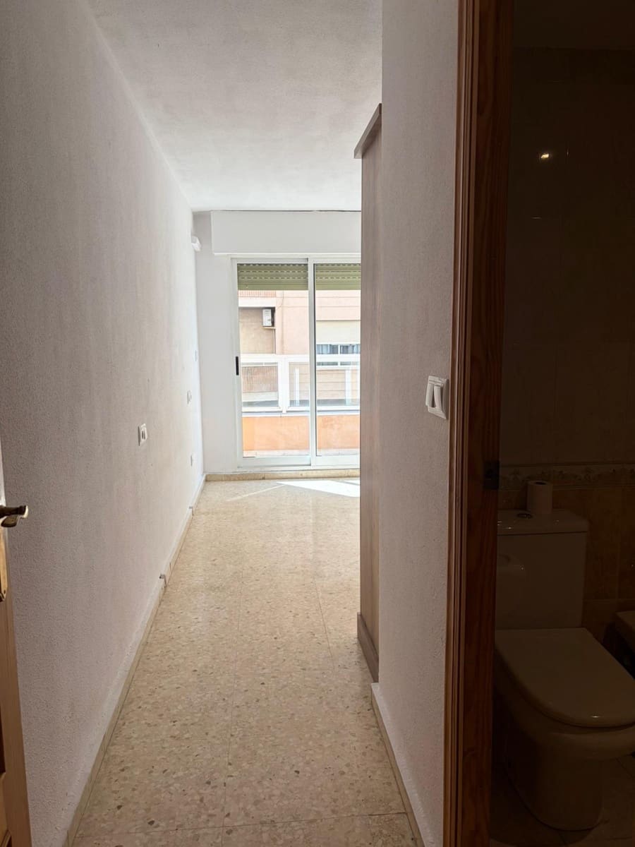 3 bedroom Flat for sale in Oliva - € 160,000 (Ref: 9839461)