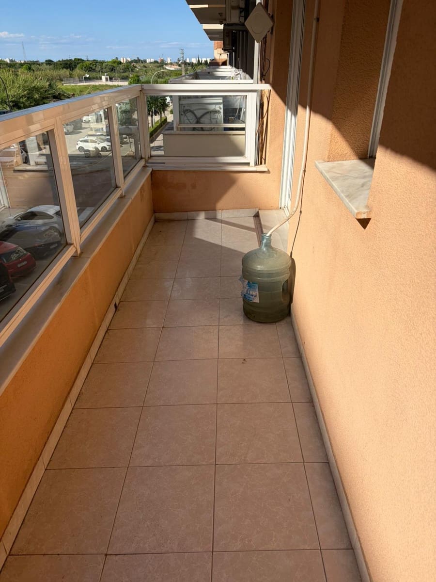 3 bedroom Flat for sale in Oliva - € 160,000 (Ref: 9839461)