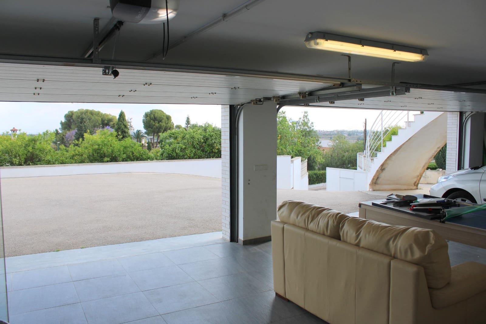 5 makuuhuone Huvila myytävänä paikassa Oliva Nova mukana uima-altaan 
autotalli - 995 000 € (Ref: 9876580)