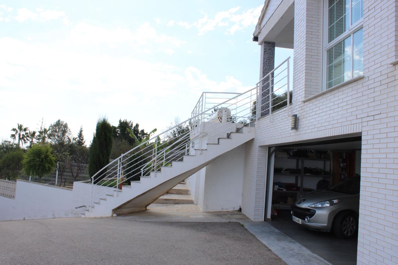 5 makuuhuone Huvila myytävänä paikassa Oliva Nova mukana uima-altaan 
autotalli - 995 000 € (Ref: 9876580)