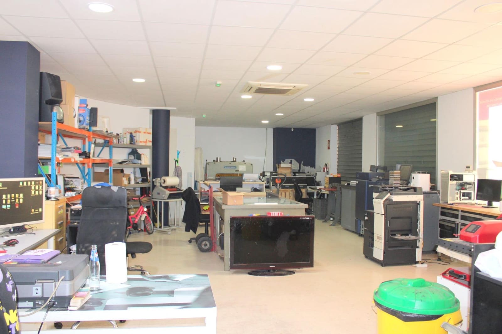 Commercial for sale in Oliva - € 230,000 (Ref: 9876581)