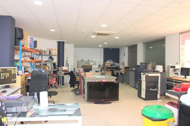 Commerciale in vendita in Oliva - 230.000 € (Rif: 9876581)