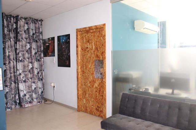 Commerciale in vendita in Oliva - 230.000 € (Rif: 9876581)
