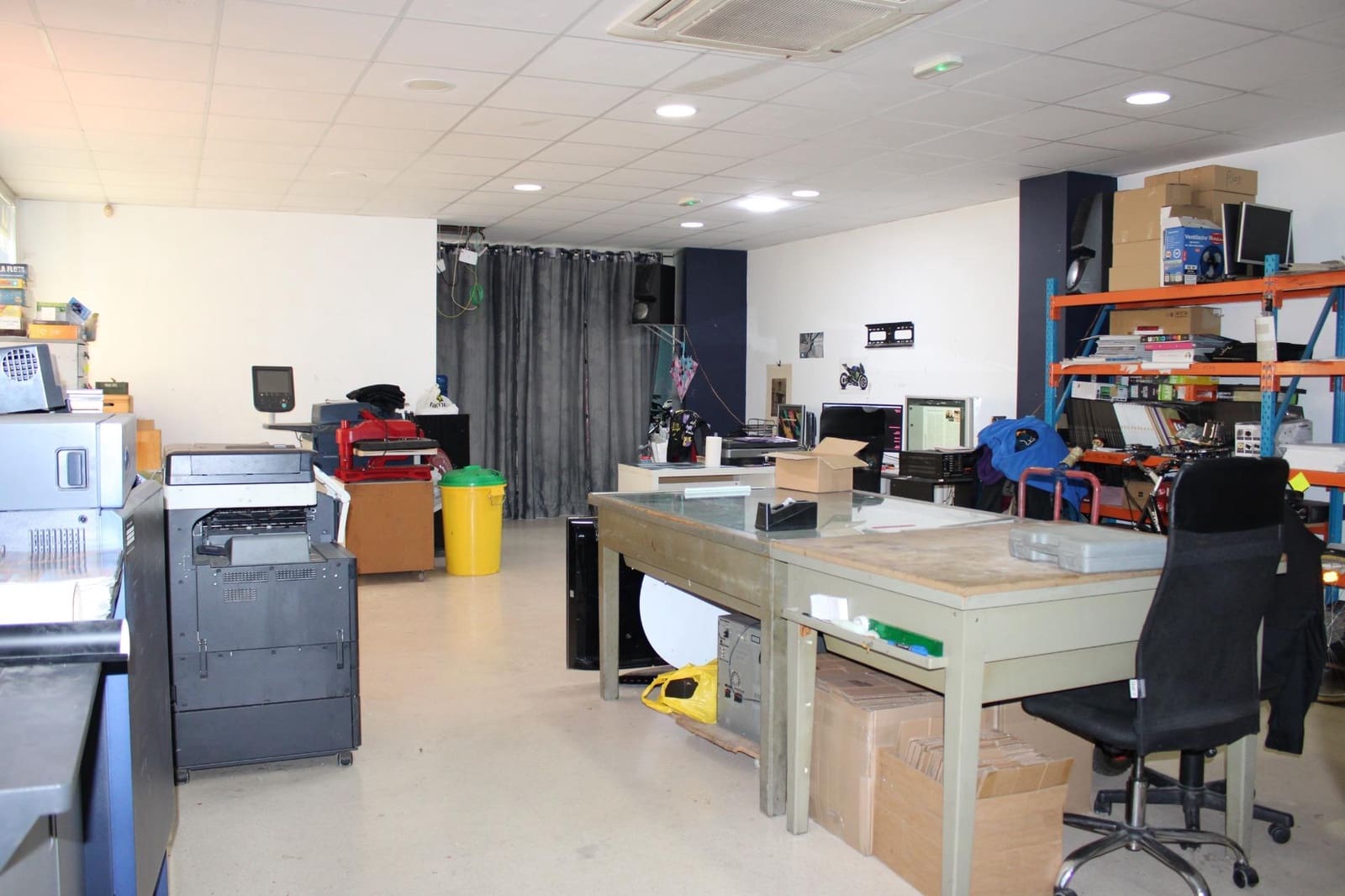 Commercial for sale in Oliva - € 230,000 (Ref: 9876581)