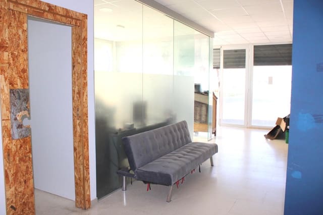 Commerciale in vendita in Oliva - 230.000 € (Rif: 9876581)