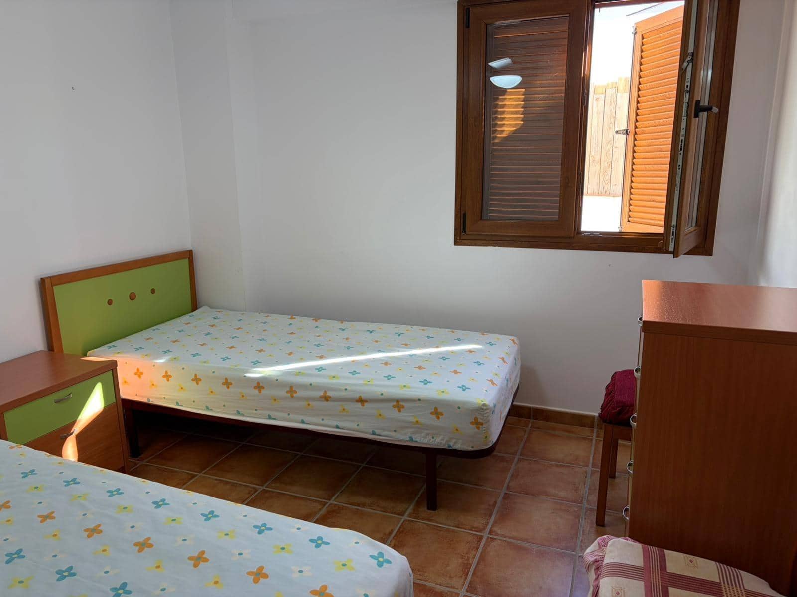 2 makuuhuone Ranta-asunto vuokrattavana paikassa Oliva - 1 500 € (Ref: 9878998)