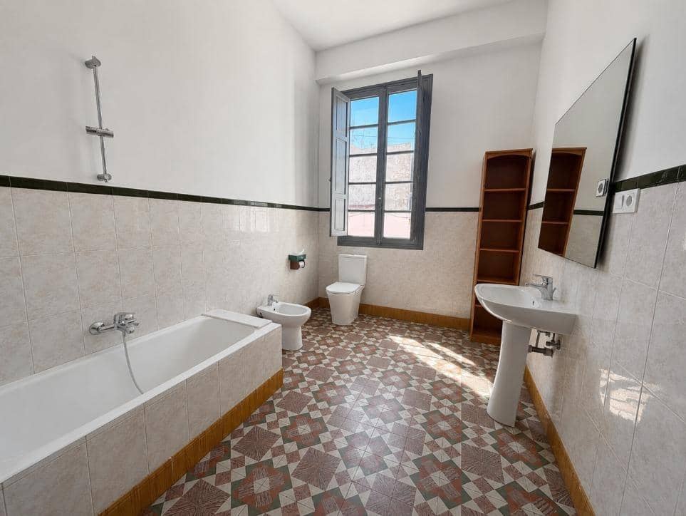 4 makuuhuone Asunto vuokrattavana paikassa Oliva - 750 € (Ref: 9884951)