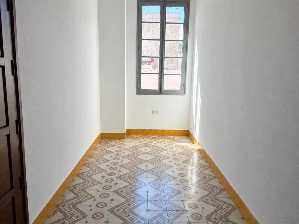 4 makuuhuone Asunto vuokrattavana paikassa Oliva - 750 € (Ref: 9884951)