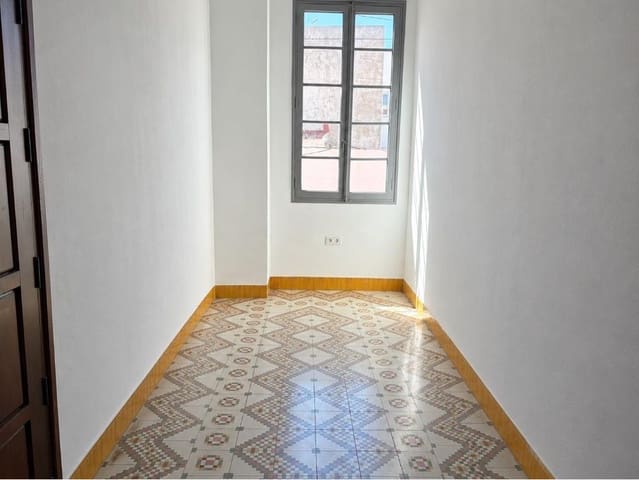 4 makuuhuone Asunto vuokrattavana paikassa Oliva - 750 € (Ref: 9884951)