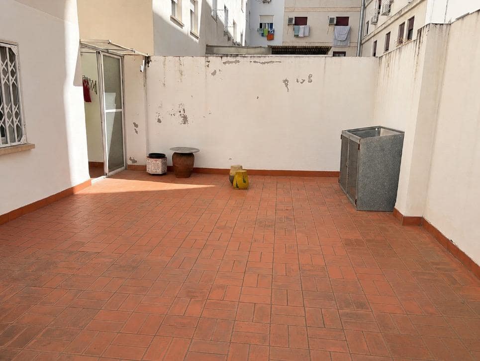 3 bedroom Flat for rent in Oliva with garage - € 900 (Ref: 9898965)