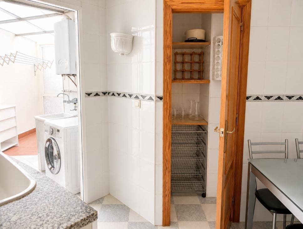3 bedroom Flat for rent in Oliva with garage - € 900 (Ref: 9898965)
