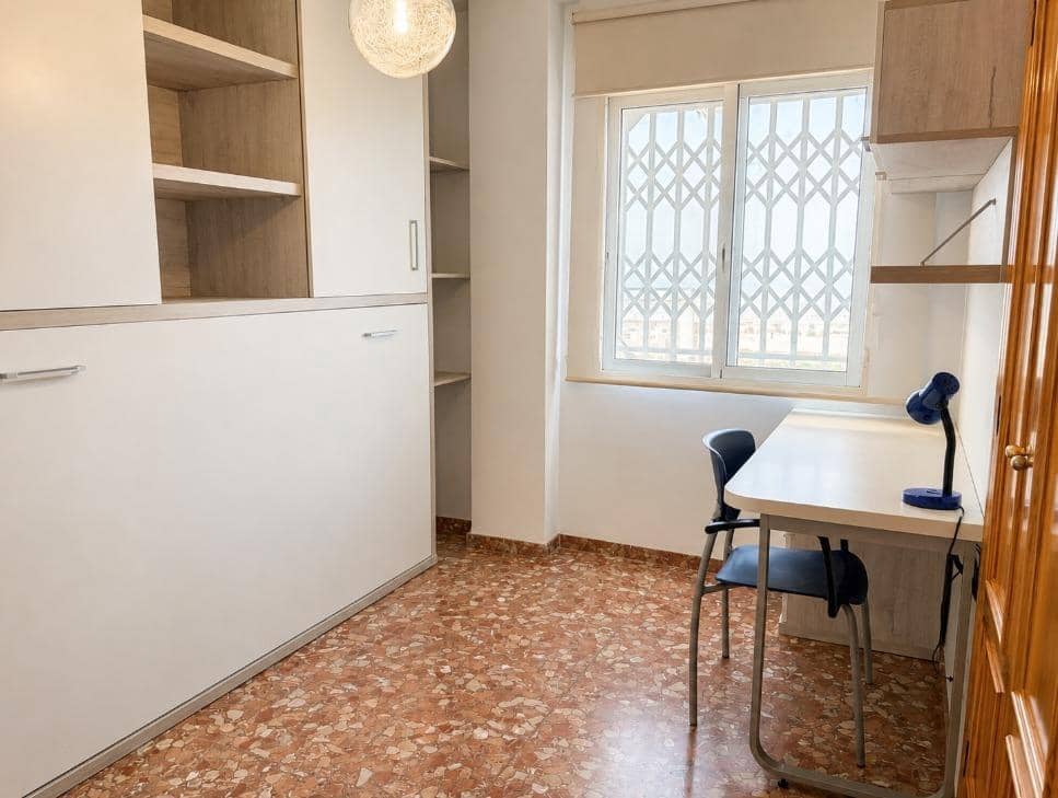 3 bedroom Flat for rent in Oliva with garage - € 900 (Ref: 9898965)