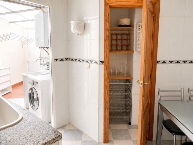 3 soveværelse Lejlighed til leje i Oliva med garage - € 900 (Ref: 9898965)