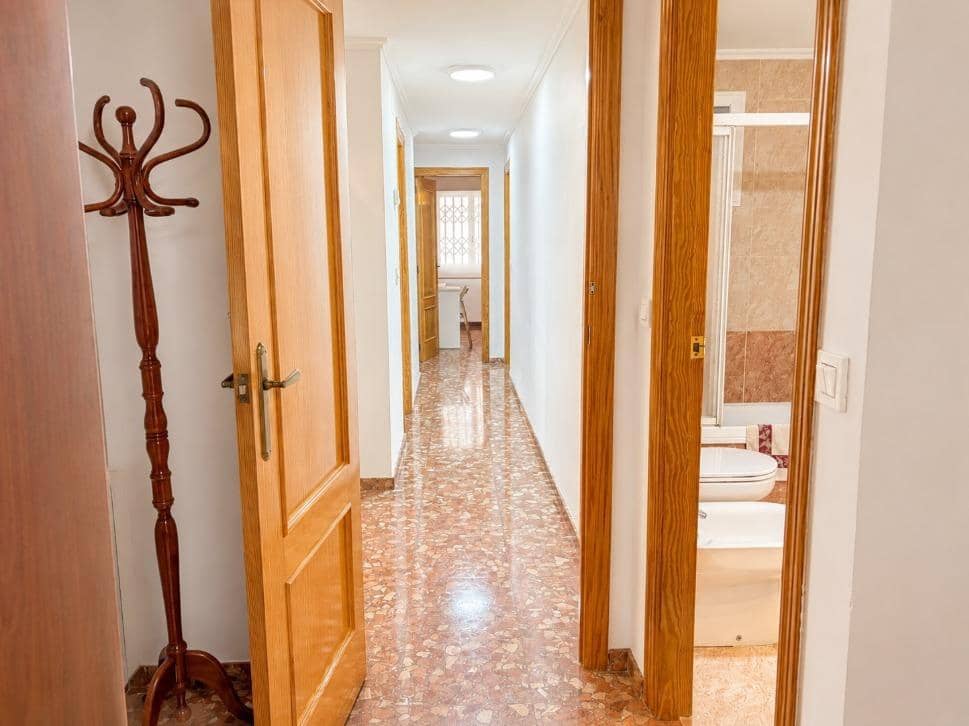 3 bedroom Flat for rent in Oliva with garage - € 900 (Ref: 9898965)