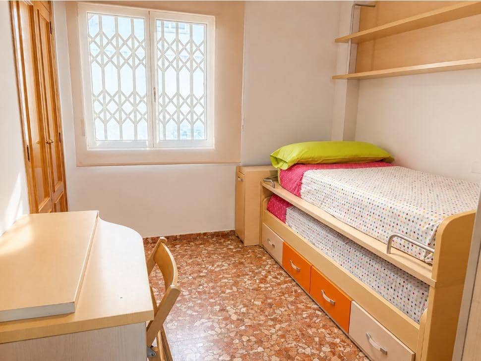 3 bedroom Flat for rent in Oliva with garage - € 900 (Ref: 9898965)