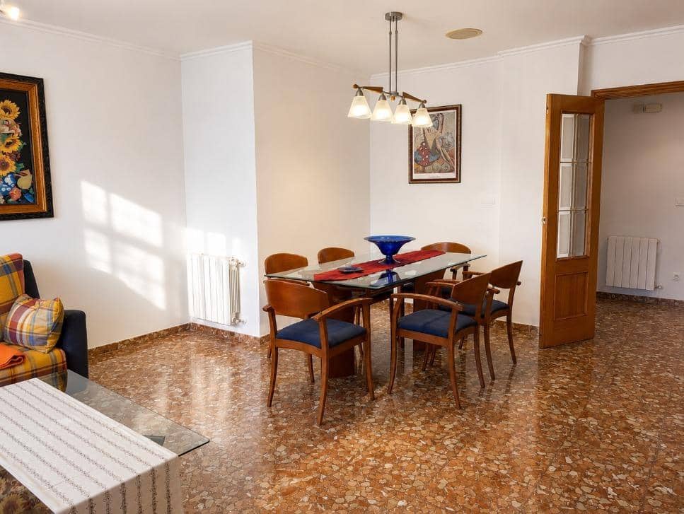 3 bedroom Flat for rent in Oliva with garage - € 900 (Ref: 9898965)