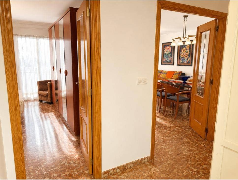 3 bedroom Flat for rent in Oliva with garage - € 900 (Ref: 9898965)