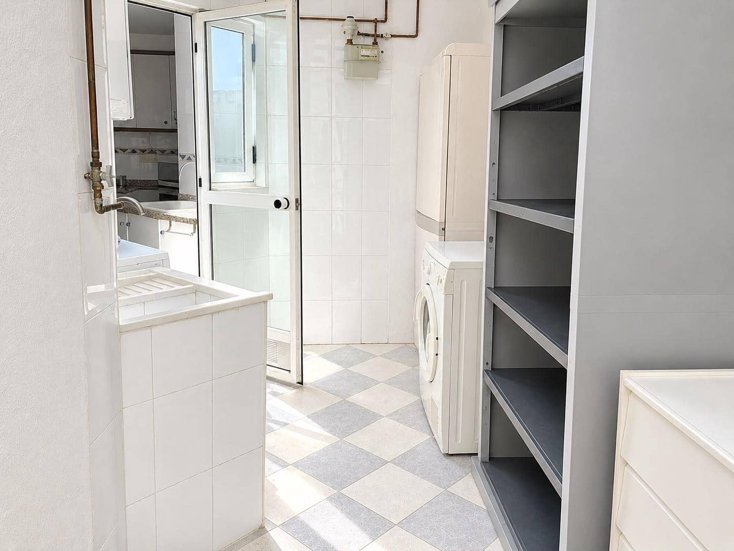 3 bedroom Flat for rent in Oliva with garage - € 900 (Ref: 9898965)