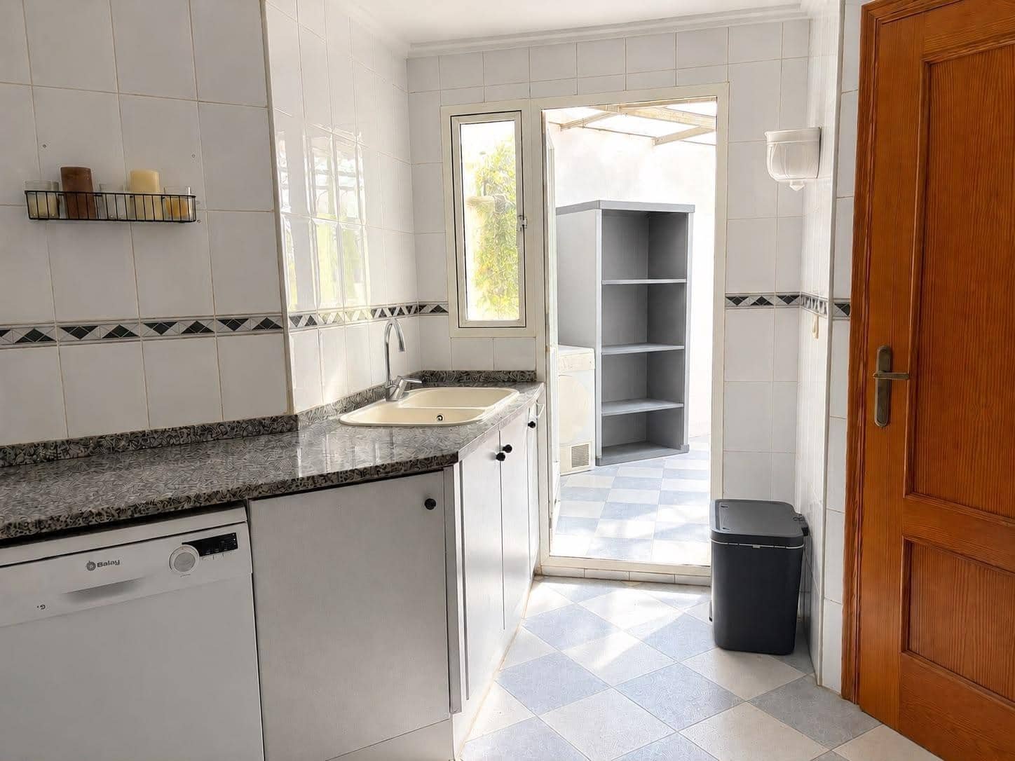 3 bedroom Flat for rent in Oliva with garage - € 900 (Ref: 9898965)