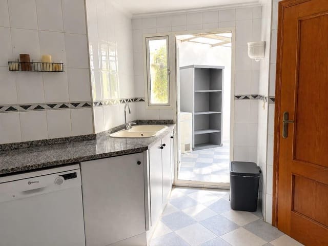 3 soveværelse Lejlighed til leje i Oliva med garage - € 900 (Ref: 9898965)