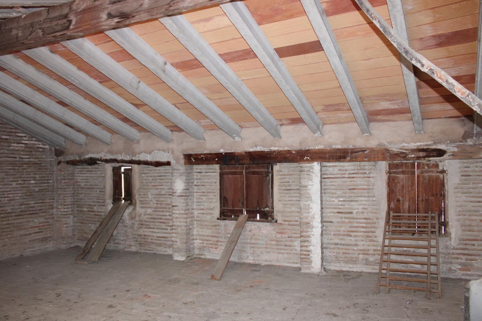 Townhouse for sale in Oliva - € 135,000 (Ref: 9911196)