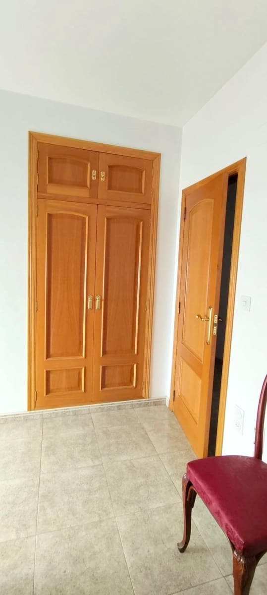 4 bedroom Townhouse for sale in Oliva with garage - € 262,000 (Ref: 9915998)
