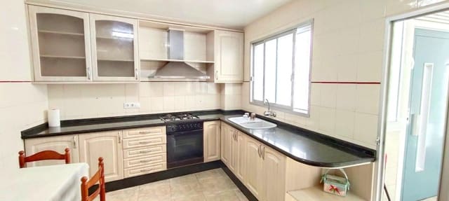 4 bedroom Townhouse for sale in Oliva Pueblo, Oliva with garage - € 262,000 (Ref: 9915998)