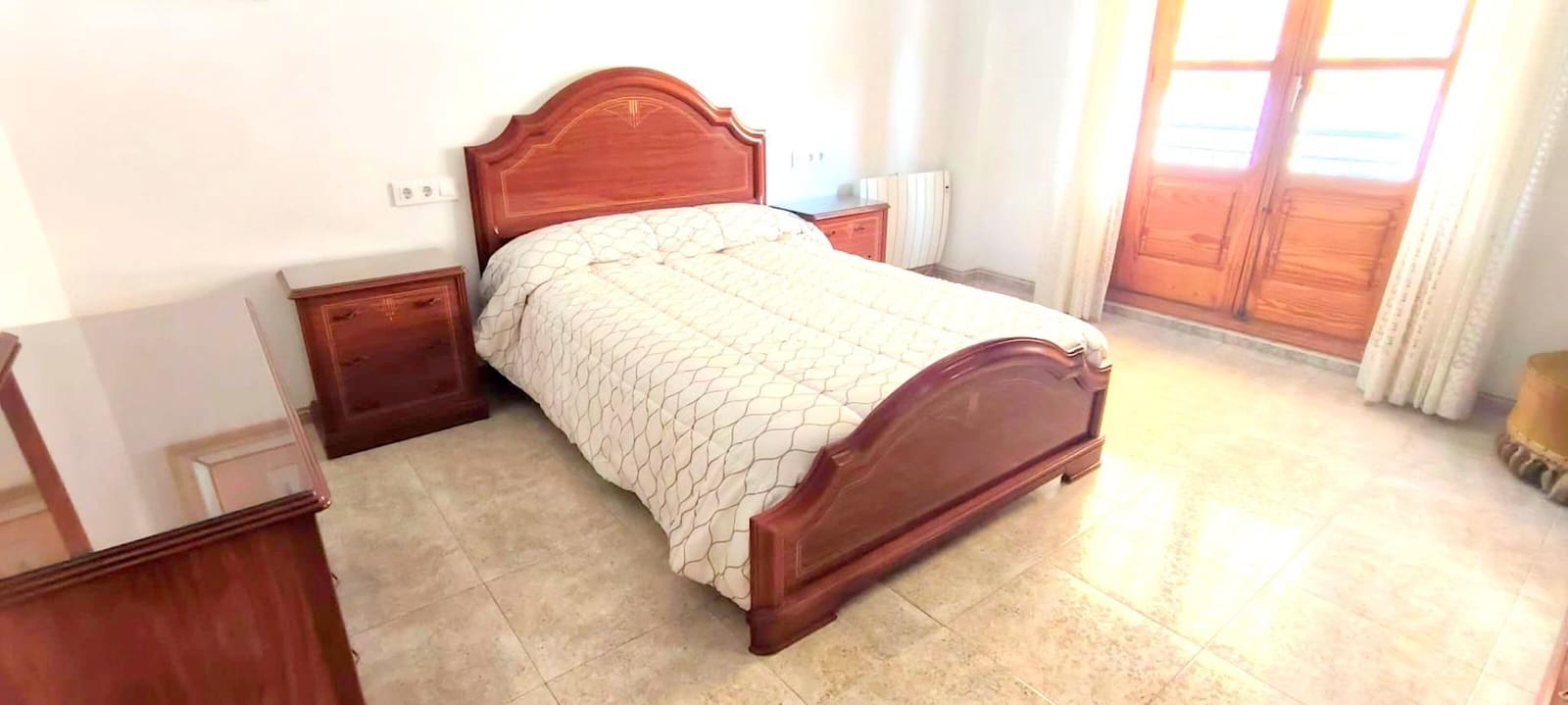 4 bedroom Townhouse for sale in Oliva with garage - € 262,000 (Ref: 9915998)