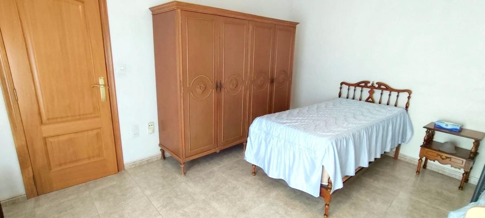 4 bedroom Townhouse for sale in Oliva with garage - € 262,000 (Ref: 9915998)