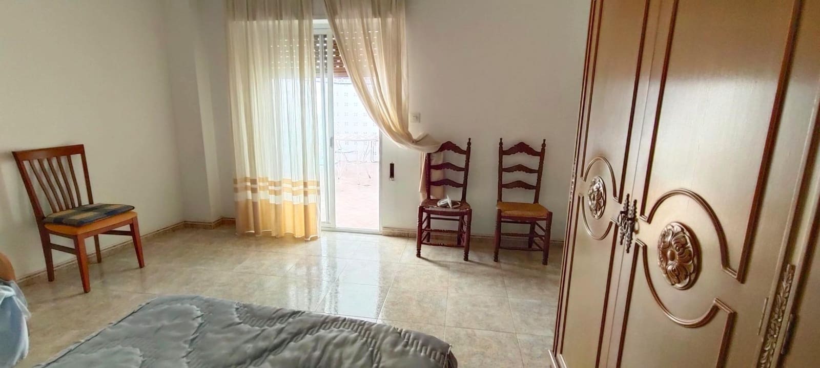 4 bedroom Townhouse for sale in Oliva with garage - € 262,000 (Ref: 9915998)
