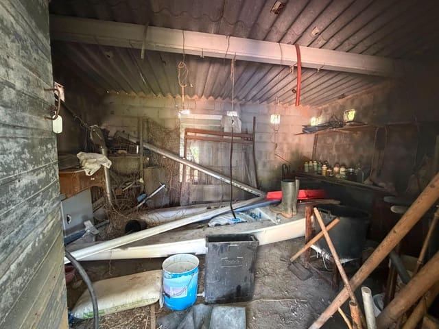 Grunde uden byggetilladelser til salg i Oliva - € 30.000 (Ref: 9965392)