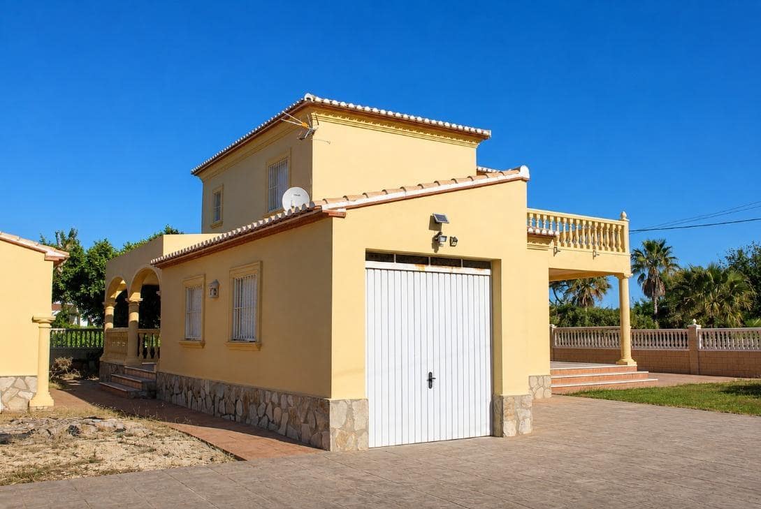 3 bedroom Villa for sale in Denia with garage - € 980,000 (Ref: 9975571)