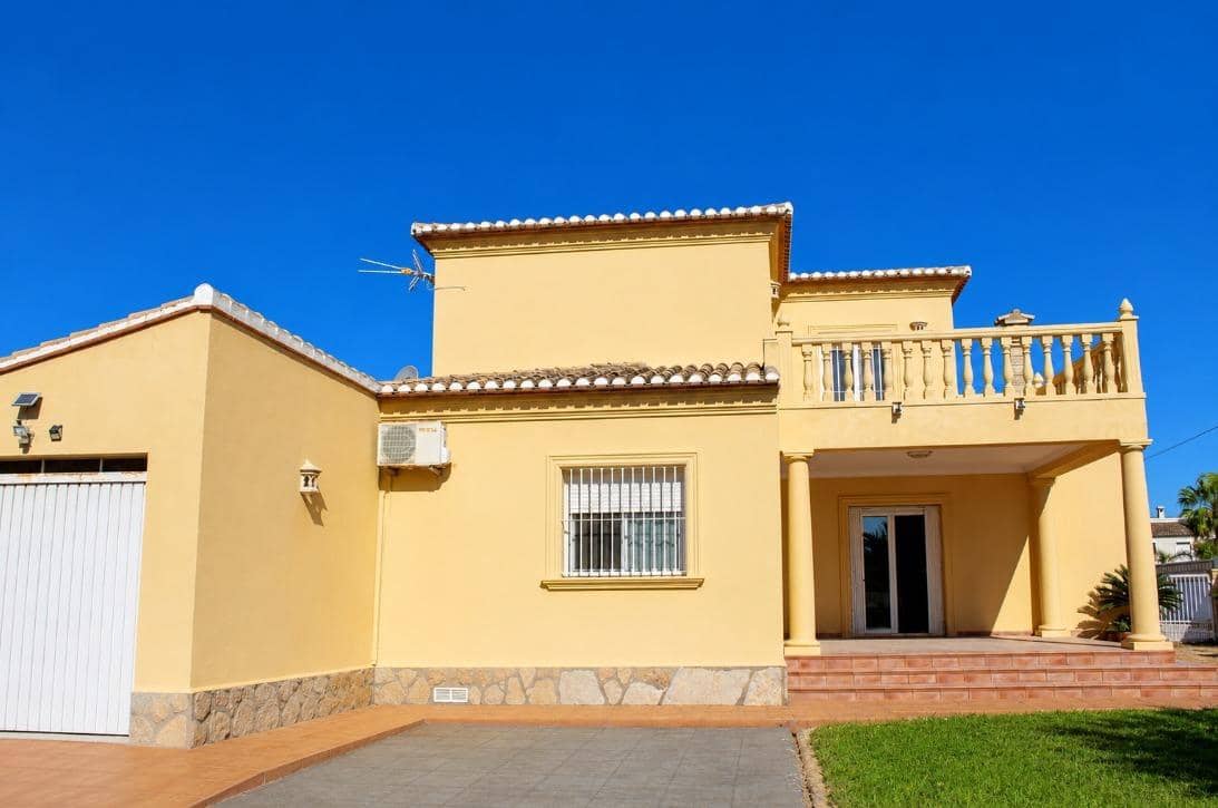 3 bedroom Villa for sale in Denia with garage - € 980,000 (Ref: 9975571)