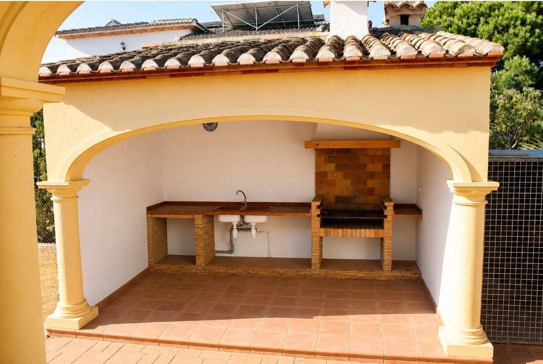 3 bedroom Villa for sale in Denia with garage - € 980,000 (Ref: 9975571)